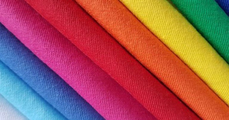¿Por qué elegir fibra de poliéster en la confección de uniformes?